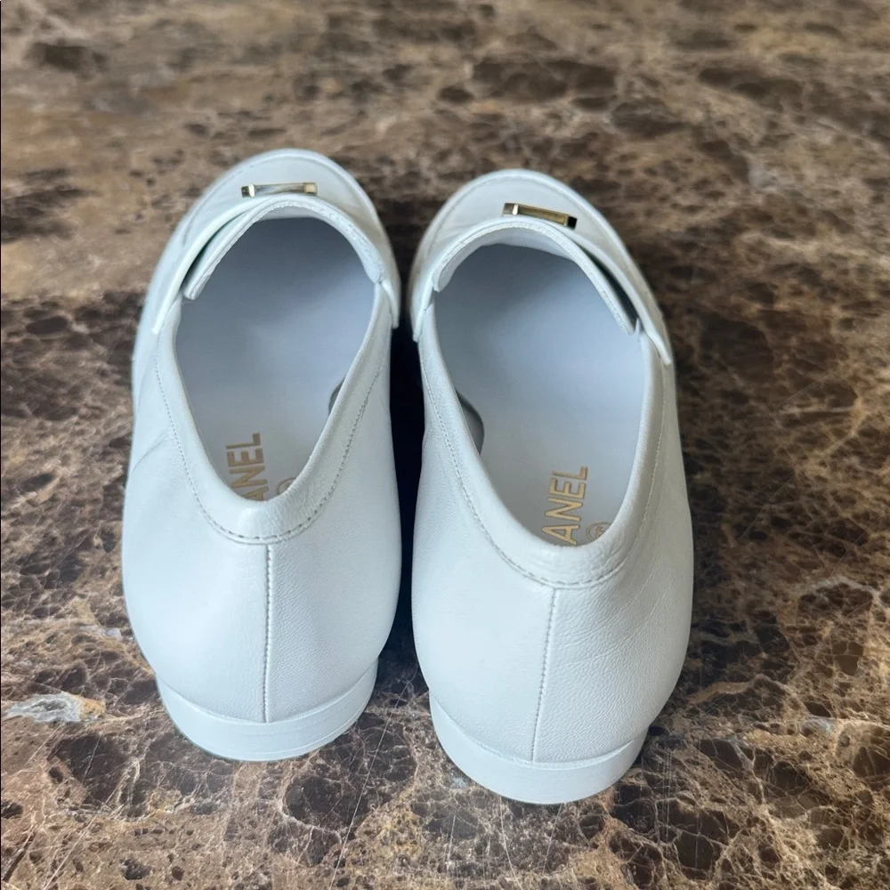 Chanel 24a white leather moccasins gold logo flats loafers lambskin sz 38.5